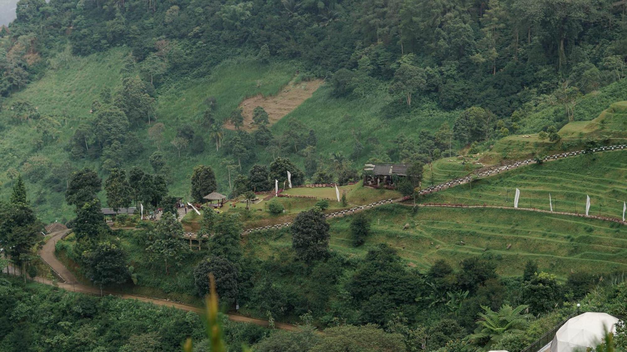 Damar Langit Resort Cisarua Exterior foto